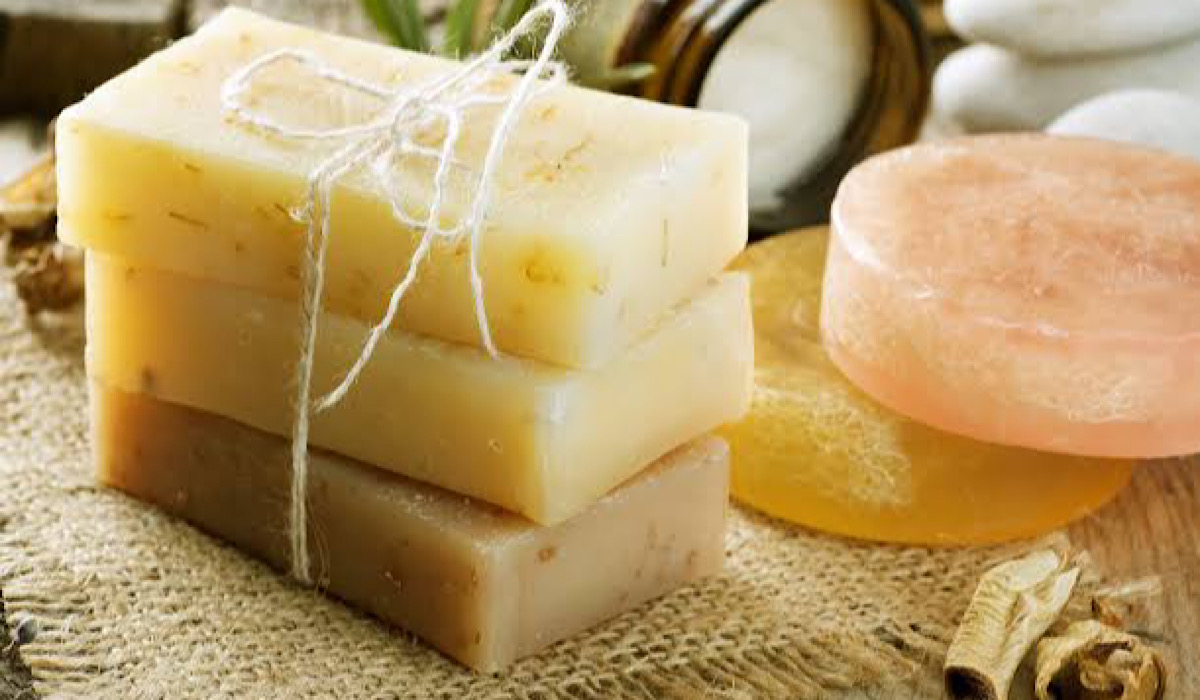 ودعي كل مشاكل بشرتك.. طريقة عمل صابونة لبان الذكر.. لبشرة مُشرقة ومشدوة وناعمة