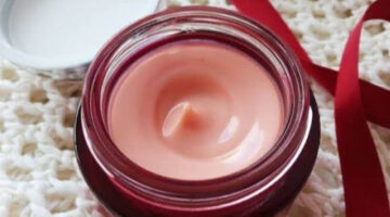 هتخلي ريحتك منعنشة.. تعالي أقولك إزاي تعملي المخمرية بنفسك في البيت.. مش هتبطلي تعمليها لنفسك تاني