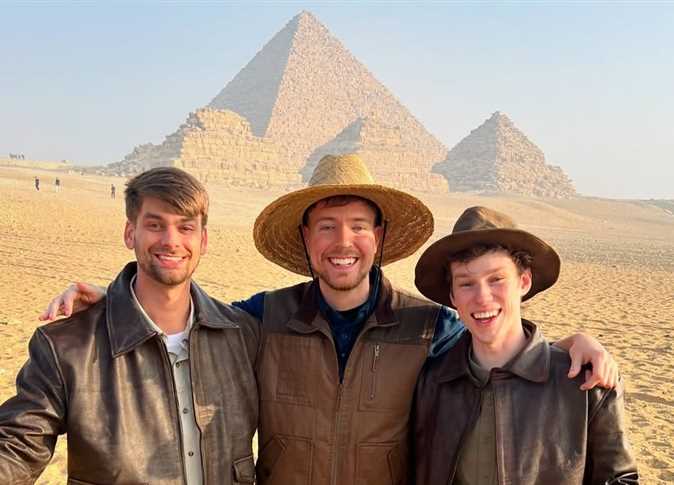 حقيقة استئجار مستر بيست للأهرامات المصرية