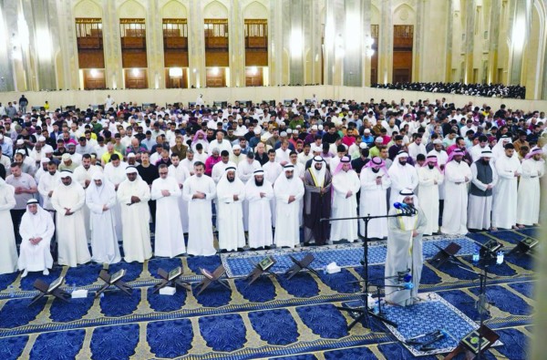 موعد صلاة عيد الفطر في الكويت 1446-2025 عبارات التهنئة بعيد الفطر