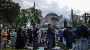 موعد صلاة عيد الفطر في تركيا 1446-2025 وأجمل التهاني بين الأهل والأحباب