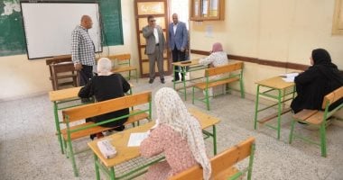 بلغة الإشارة.. طلاب مدرسة الأمل يعبرون لمحافظ الدقهلية عن حبهم فيرد عليهم بمودة