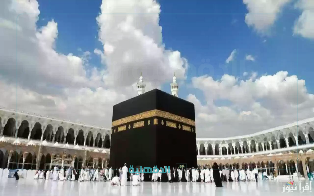 صوت يخترق أعماقك ويبكيك..  تردد قناة سرية تنقل لك شعائر الحرم المكي بشكل مباشر وأنت في منزلك.. تجربة لا توصف