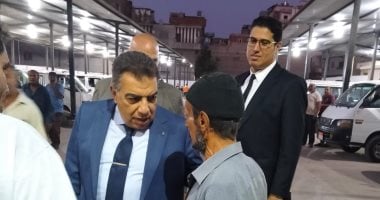 جولة مفاجئة لمحافظ الدقهلية.. تفقد موقف دكرنس ليلاً