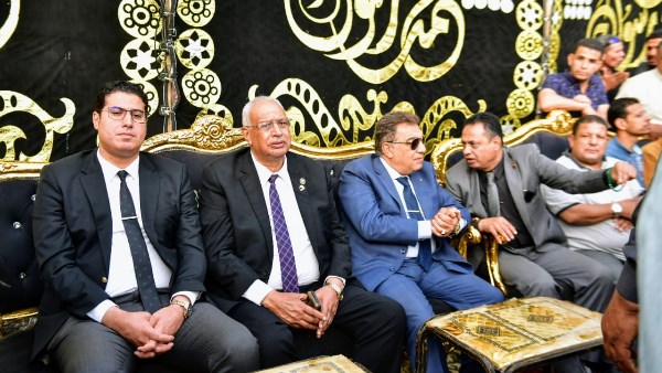 محافظ الدقهلية يواسي أسرة الشيخ السيد سعيد بالجمالية ويعبر عن تعازيه