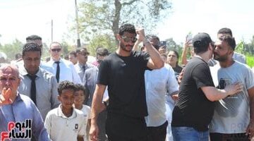 محمد الشناوي يصل كفر الشيخ لتقديم واجب العزاء في والده 2025