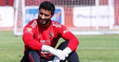 محمد الشناوي يعاني من الحزن خلال تدريبات الأهلي في 2025.. صور