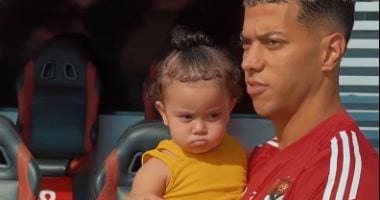 إمام عاشور يشارك ابنته كتاليا في تدريبات الأهلي.. صور