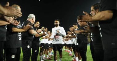 تكريم محمد صلاح من منتخب مصر كأفضل لاعب في إنجلترا في 2025.. فيديو وصور