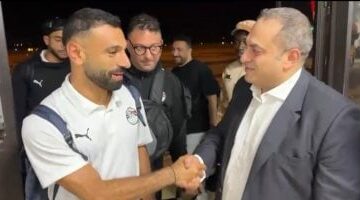 سفير مصر لدى بوركينا فاسو يلتقي محمد صلاح ويثني على الأداء القتالي للمنتخب في 2025