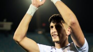 صلاح مصدق يتولى قيادة دفاع الزمالك أمام المصري في مواجهة الدوري 2025