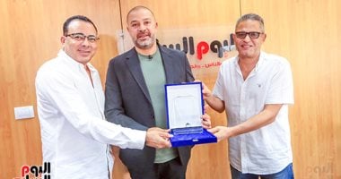 عبد الفتاح عبد المنعم يكرم أحمد دياب في ندوة مؤسسة اليوم السابع 2025.. صور حصرية