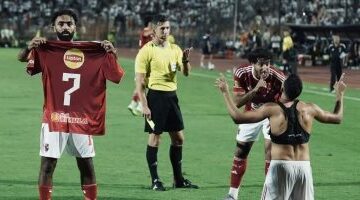 لحظة مجنونة.. حسين الشحات يفرح بقميص تريزيجيه بعد هدف الحسم في مباراة الزمالك 2025