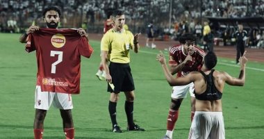لحظة مجنونة.. حسين الشحات يفرح بقميص تريزيجيه بعد هدف الحسم في مباراة الزمالك 2025