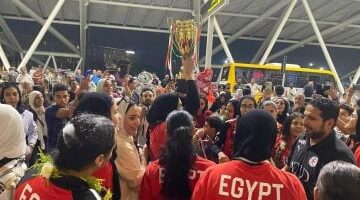 منتخب ناشئات اليد بطلات أفريقيا يحظين باستقبال مهيب بمطار القاهرة 2025