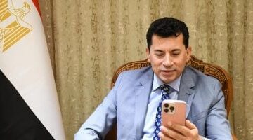 وزير الرياضة يجري اتصالاً بالسفير المصري في بوركينا فاسو.. للاطمئنان على حالة المنتخب الوطني