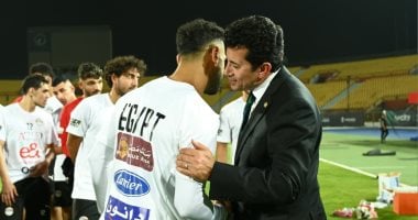 وزير الرياضة يحضر تدريبات المنتخب الوطني استعداداً لمواجهة إثيوبيا في تصفيات المونديال 2025