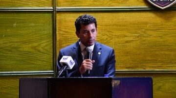 وزير الرياضة يناقش فرص الاستثمار وتعزيز الأداء المالي لاستاد القاهرة 2025