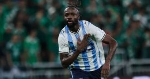 الأهلي يعزز صفوفه.. اهتمام واضح بالتعاقد مع الكونغولي فيستون ماييلي