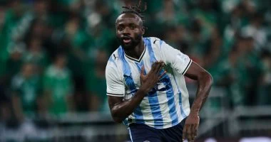 الأهلي يعزز صفوفه.. اهتمام واضح بالتعاقد مع الكونغولي فيستون ماييلي
