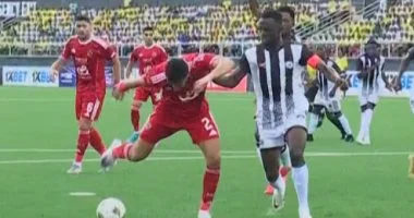 شهدت أول 30 دقيقة من مباراة الأهلي وإيجل نوار ضغطاً هجومياً مكثفاً وسط سيطرة التعادل السلبي