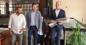 نجوم الأهلي يستقبلون بحفاوة المدير الفني الجديد ياس سوروب.. لحظات حماسية في أول ظهور رسمي
