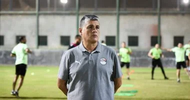 أوسكار رويز والحكام المصريون يغادرون إلى الإمارات غدا تحضيراً لمباراة السوبر