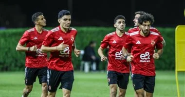 الأهلي يستعد لمواجهة الزمالك بتدريبات مكثفة على ملعب الكريكيت في أبوظبي.. تجهيزات خاصة للمباراة