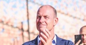 توروب يحتفل مع جماهير الأهلي بعد الانتصار على سيراميكا.. فيديو توثيقي