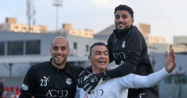 حارس مرمى منتخب مصر الثاني.. علاقة مرحة بالحضري قبل لقاء الجزائر الودي