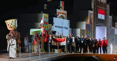 عبد الرحمن سامح وسارة سمير يرفعان علم مصر في حفل انطلاق التضامن الإسلامي.. لحظة فخر واعتزاز