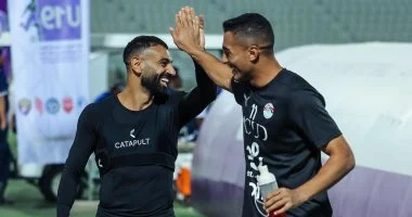 محمد صلاح يضفي البهجة بضحكاته وروحه المرحة خلال معسكر المنتخب المصري.. صور